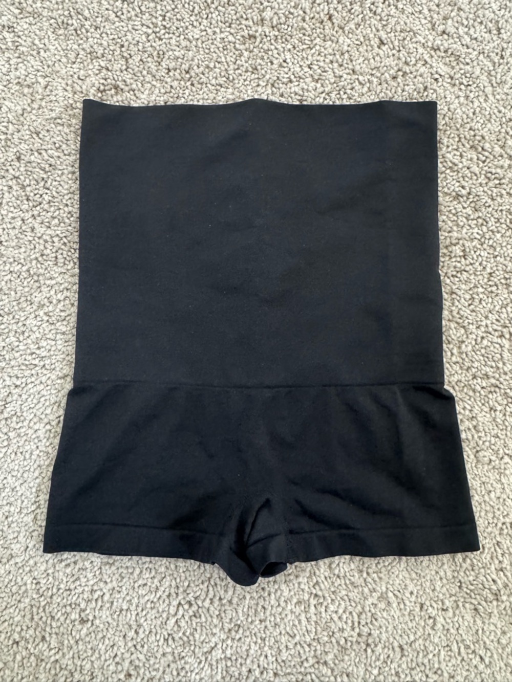 High-Waist Seamless Shaping Shorts - Black - Picture 2 of 5